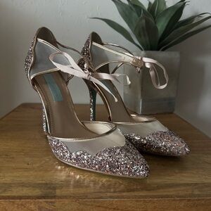 Blue by Betsy Johnson Stela Glitter Heel Champagne/ Rose Gold Women’s Size 8